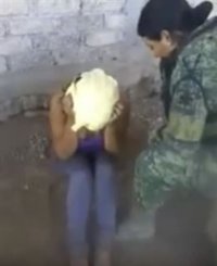 Ordenan en México la captura de tres policías y dos militares por torturar a una mujer