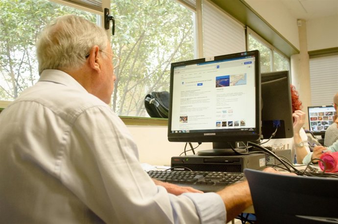 Personas mayores, centro de mayores, jubilados, jubilado, jubilación