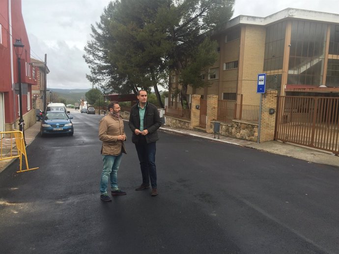 Valdivielso y Latorre visitan las obras de mejora de seguridad vial.