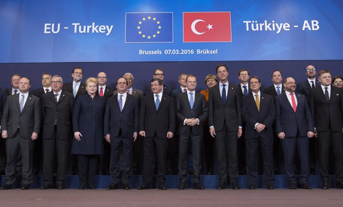 Foto de familia de la reunión de líderes de la UE y Turquía
