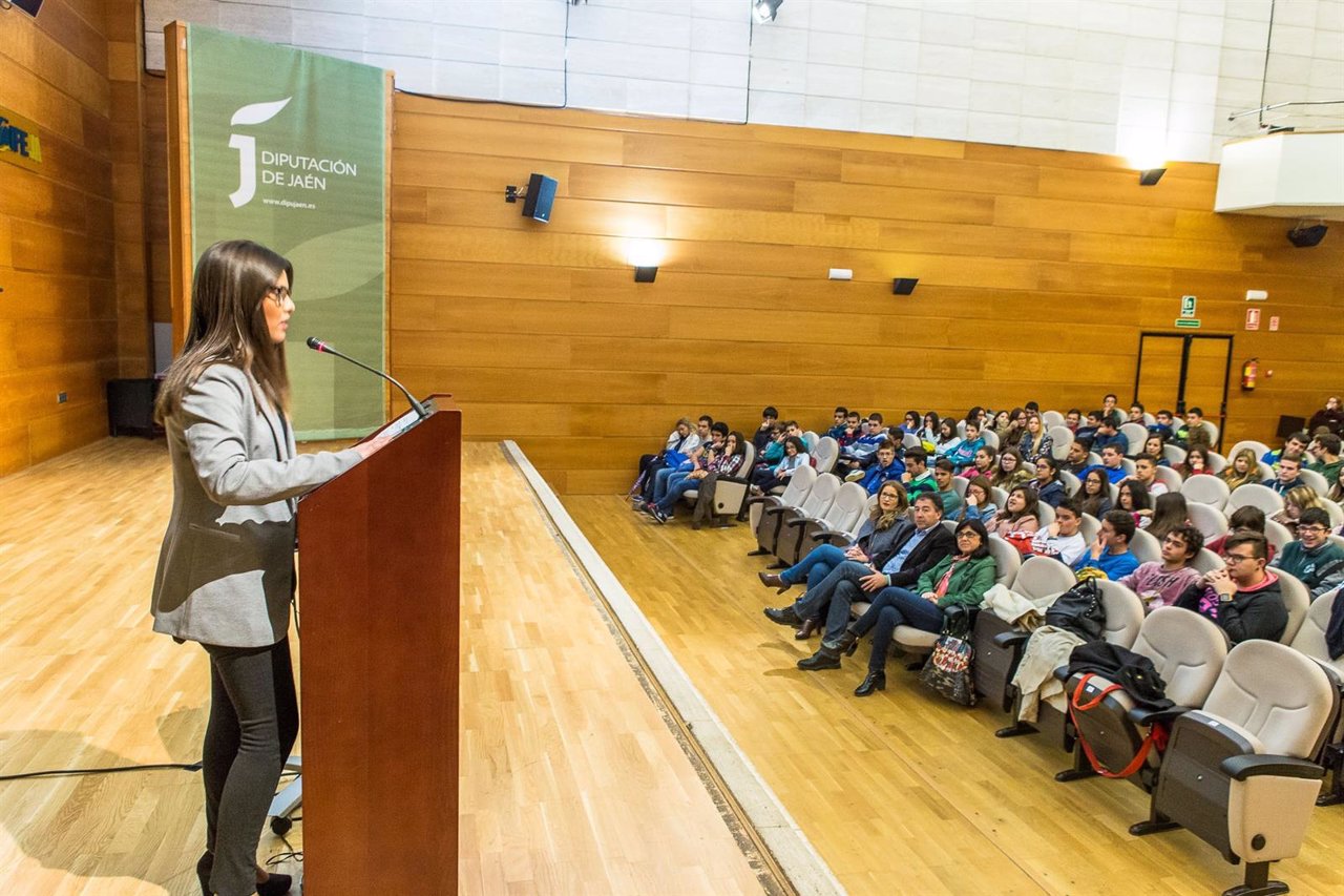 Leiva inaugura el Foro Provincial de Jóvenes Jaén 'Juventud e igualdad 3.0'.