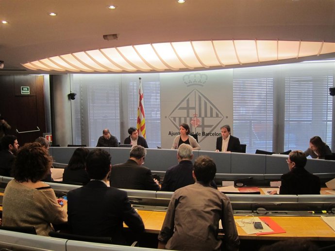 La comisión de Presidencia presidida por la concejal Francina Vila