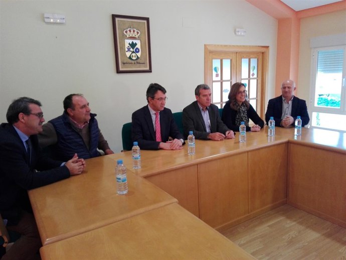 Representantes de la Asociación de Municipios de Montaña con la Diputación