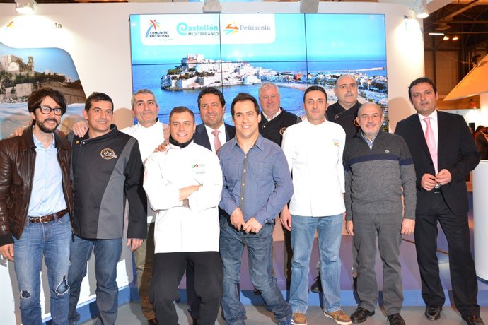 EQUIPO DEL CHIRINGUITO DE PEPE JUNTO A MOLIER