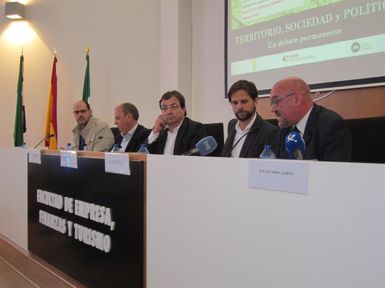 Debate sobre políticas territoriales en la UEx en Cáceres