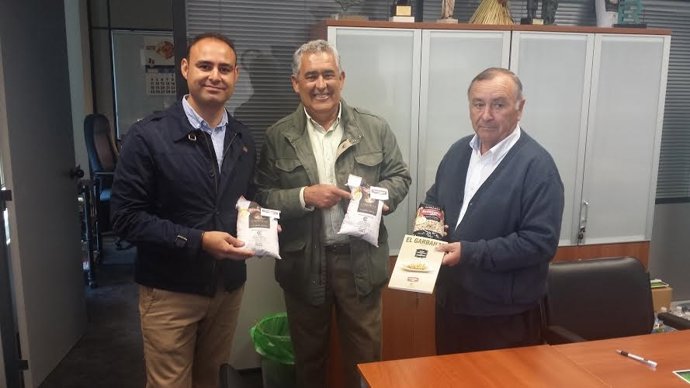 El delegado de Agricultura, Pedro Pascual Hernández, visita Campo de Tejada.