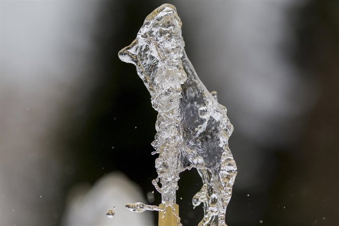 Fuente de agua, gotas