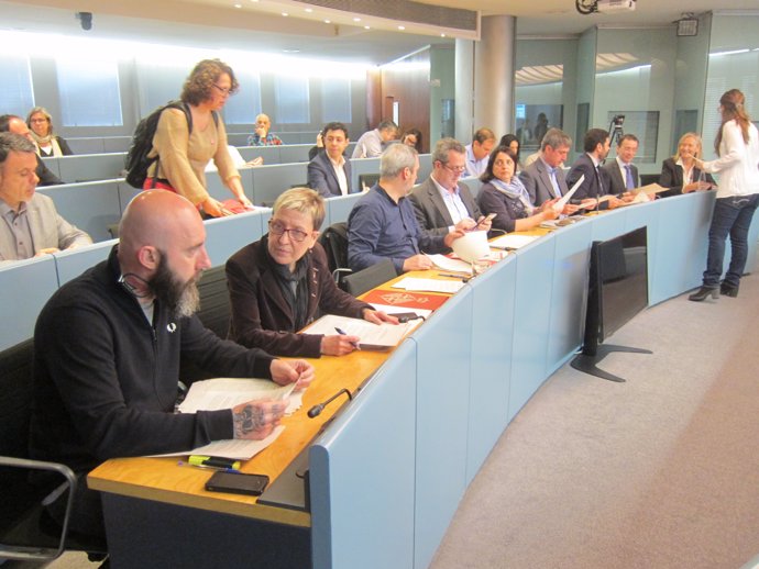 Los concejales del Ayuntamiento de Barcelona en la comisión de Presidencia