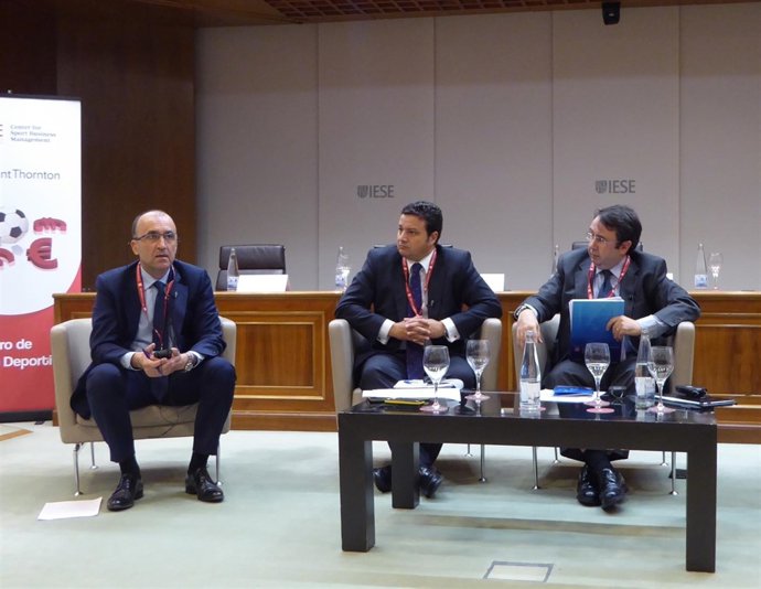 Javier Gómez, Director General de la Liga y Oscar Graefenhain, del CSD
