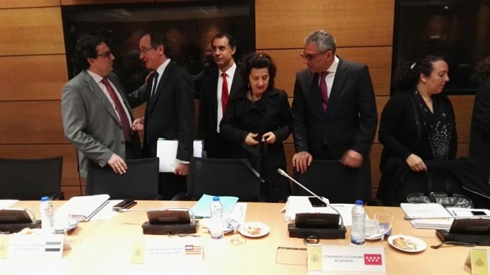 Fina Santiago con ministro