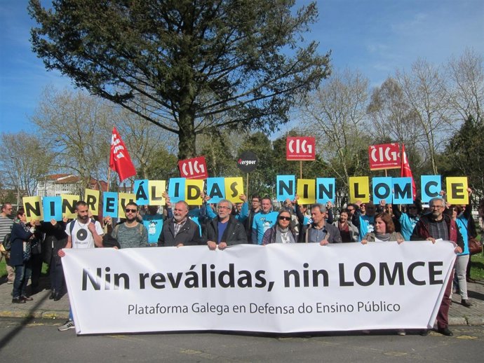 Concentración contra la Lomce
