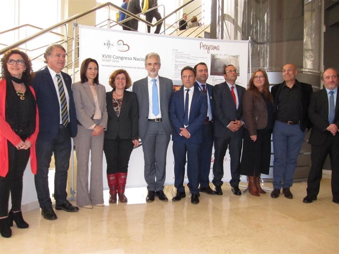Alonso (centro) en una foto de familia del congreso