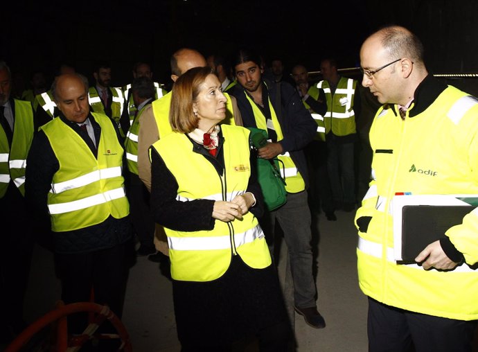 La ministra Ana Pastor visita la instalaciones del túnel de ancho internacional