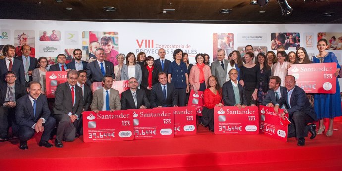 Empleados de Banco Santander entregan 436.000 euros a once ONG españolas