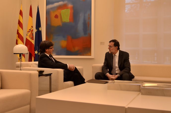 Mariano Rajoy recibe a Carles Puigdemont en la Moncloa
