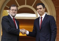 Rajoy invita de nuevo a Sánchez, con un tuit, a trabajar en un Gobierno de gran coalición