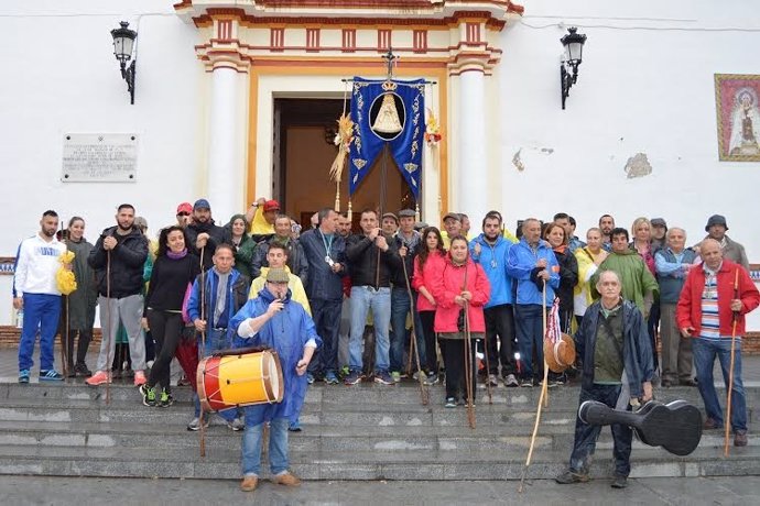 Presos peregrinación al Rocío y hacen una parada en San Juan del Puerto.