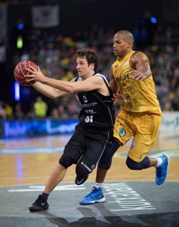 DOMINION BILBAO BASKET - HERBALIFE GRAN CANARIA, RAUL LOPEZ Y EULIS BAEZ