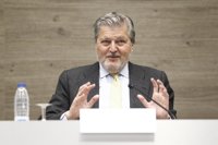 Méndez de Vigo, convencido de que todas las CCAA "harán al final" la evaluación de Primaria y pide que se "desdramatice"