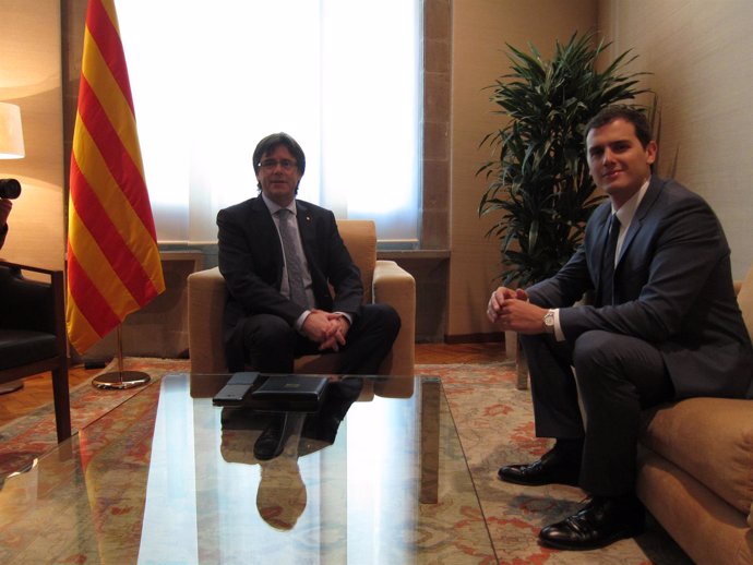 Reunión entre Carles Puigdemont y Albert Rivera