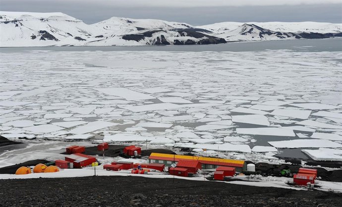 Isla en la Antártida a la que se dirige la expedición.