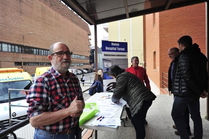 Recogida de firmas para pedir habitaciones individuales en hosptial Teruel