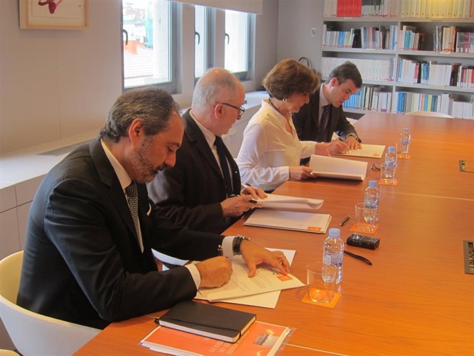 El Síndic de Greuges Rafael Ribó con A.Gassió, J.J.Domingo (Mémora) y J.Ventura 