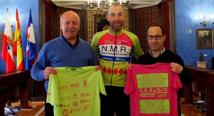 Julián Macho con el alcalde y el concejal