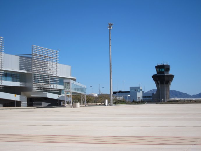 Torre de control aeropuerto de Corvera