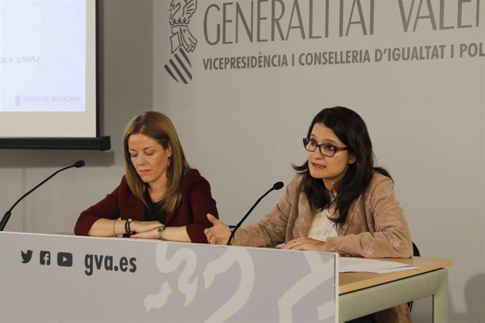 Mónica Oltra y Clara Ferrando en una rueda de prensa
