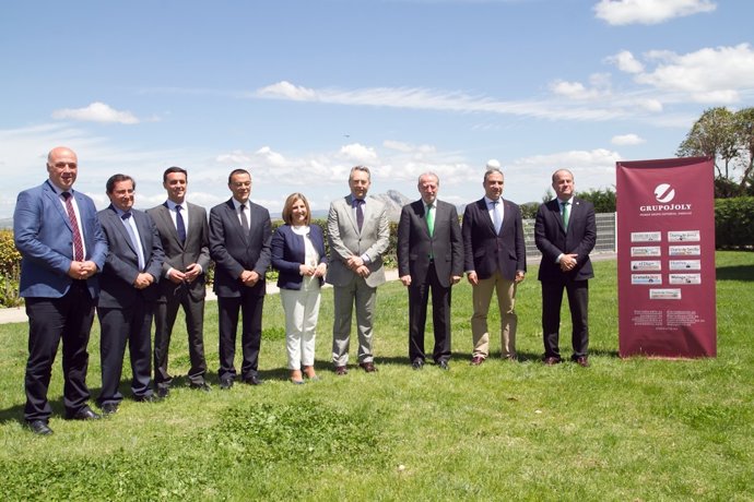 Foto de grupo de los ponentes.