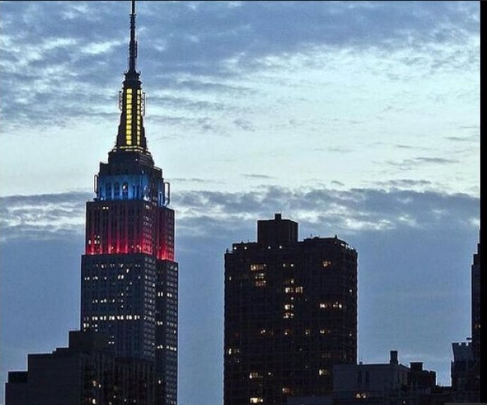 Empire State con los colores de Ecuador 