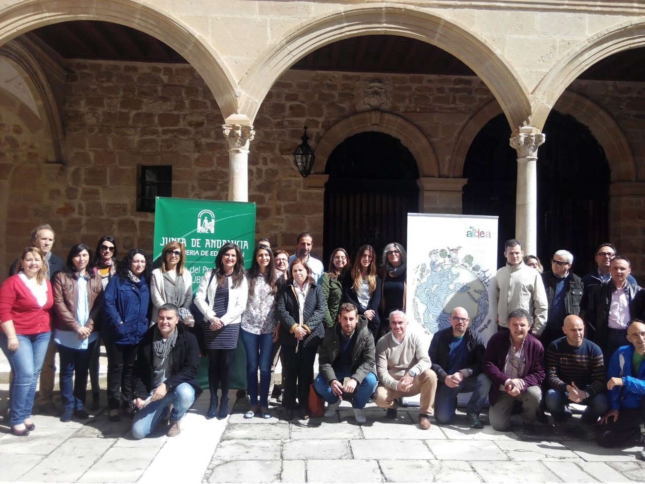 Caballero con los coordinadores del programa KiotoEduca