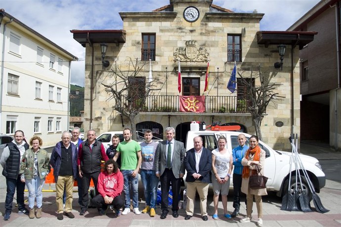 De la Sierra con agrupación de Protección Civil