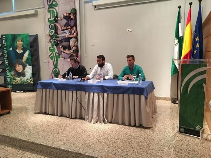 Mayoral (centro) durante la celebración del Primer Foro Joven