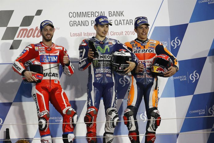 Jorge Lorenzo, Andrea Dovizioso y Marc Márquez en el podio del GP de Qatar