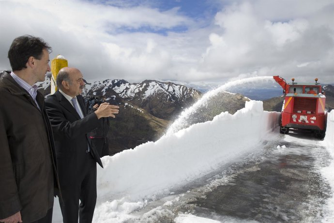 Mazón supervisa la apertura al tráfico de la carretera de Lunada