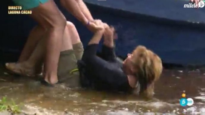 Mila Ximénez se cae en Supervivientes con mala pata empieza el reality show