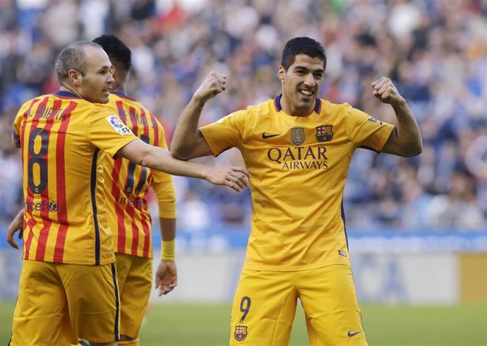Luis Suárez y Andrés Iniesta tras ganar al Deportivo