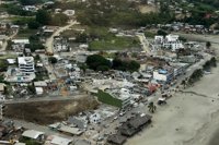 La Fiscalía de Ecuador eleva a 587 los muertos a causa del terremoto