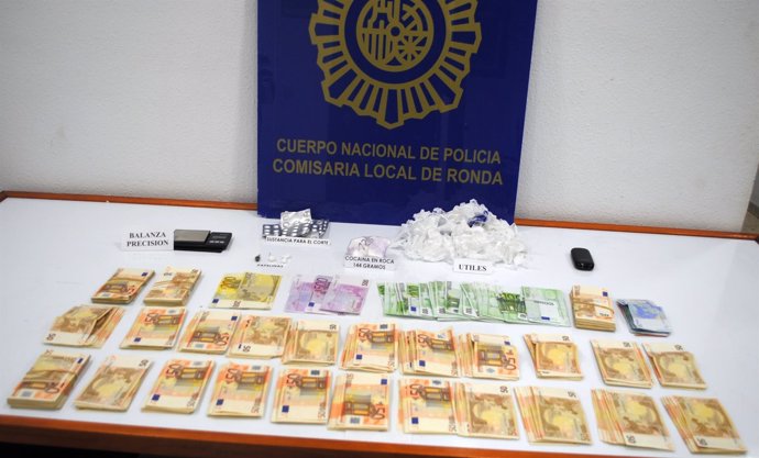 Dinero y droga incautada por la Policía Nacional en Ronda 