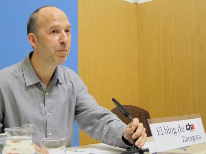 El portavoz de CHA en el Ayuntamiento Carmelo Asensio