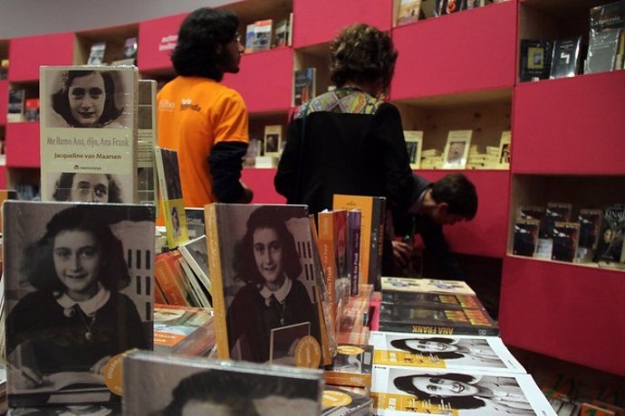 Exposición de la casa de Ana Frank en FILBo