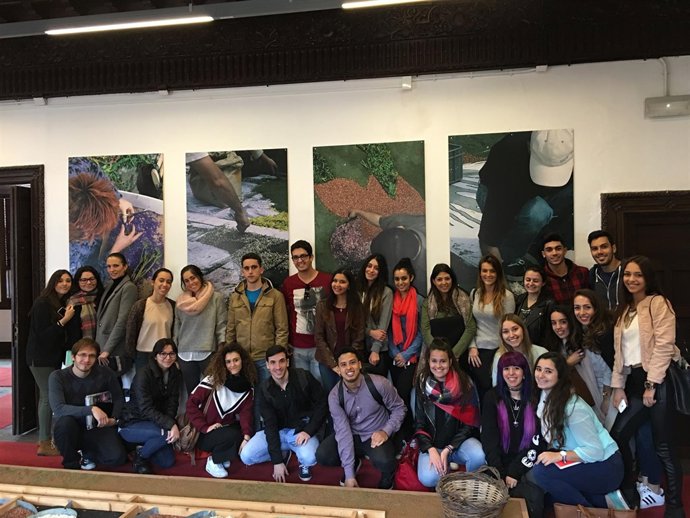 Estudiantes en el Museo de Las Alfombras