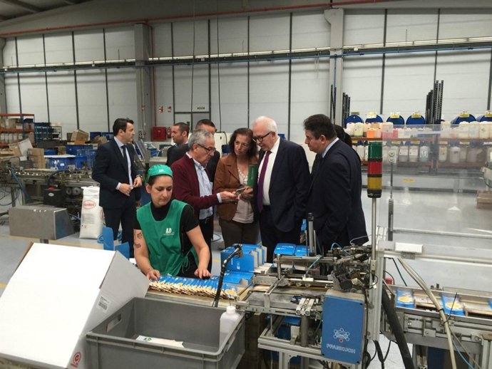 El consejero de Economía visita L&D Aromáticos