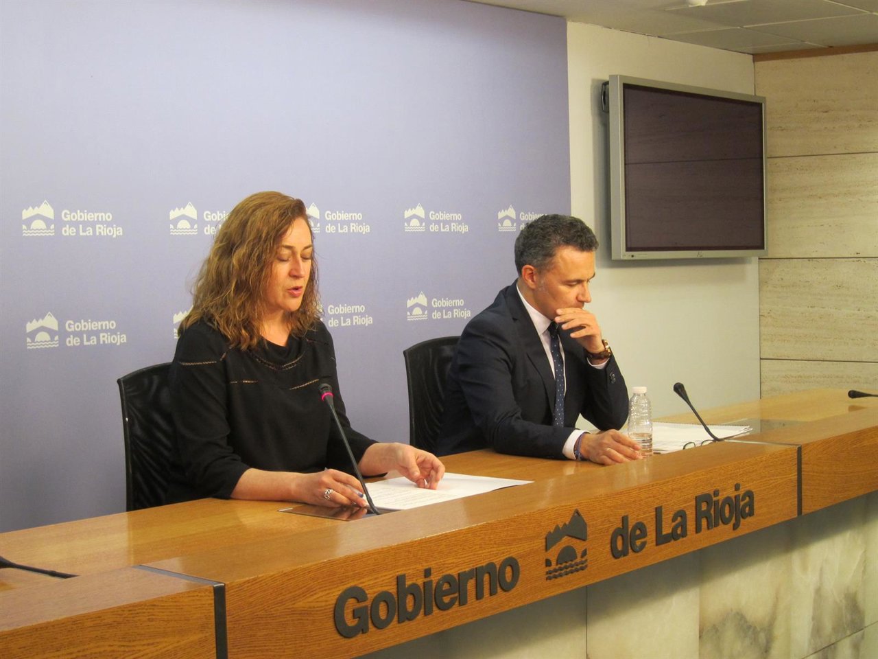 BEGOÑA MARTÍNEZ-ARREGUI JUNTO A CONRADO ESCOBAR