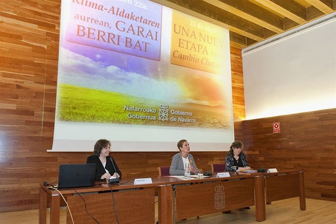 Isabel Elizalde, Uxue Barkos y Eva García en jornada sobre cambio climático.