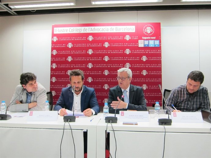 Jordi Bacaria (Icab) con algunos de los ponentes 