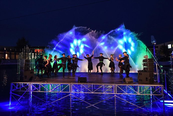 Espectáculo en El Lago de Parque Sur/ Diego Puerta