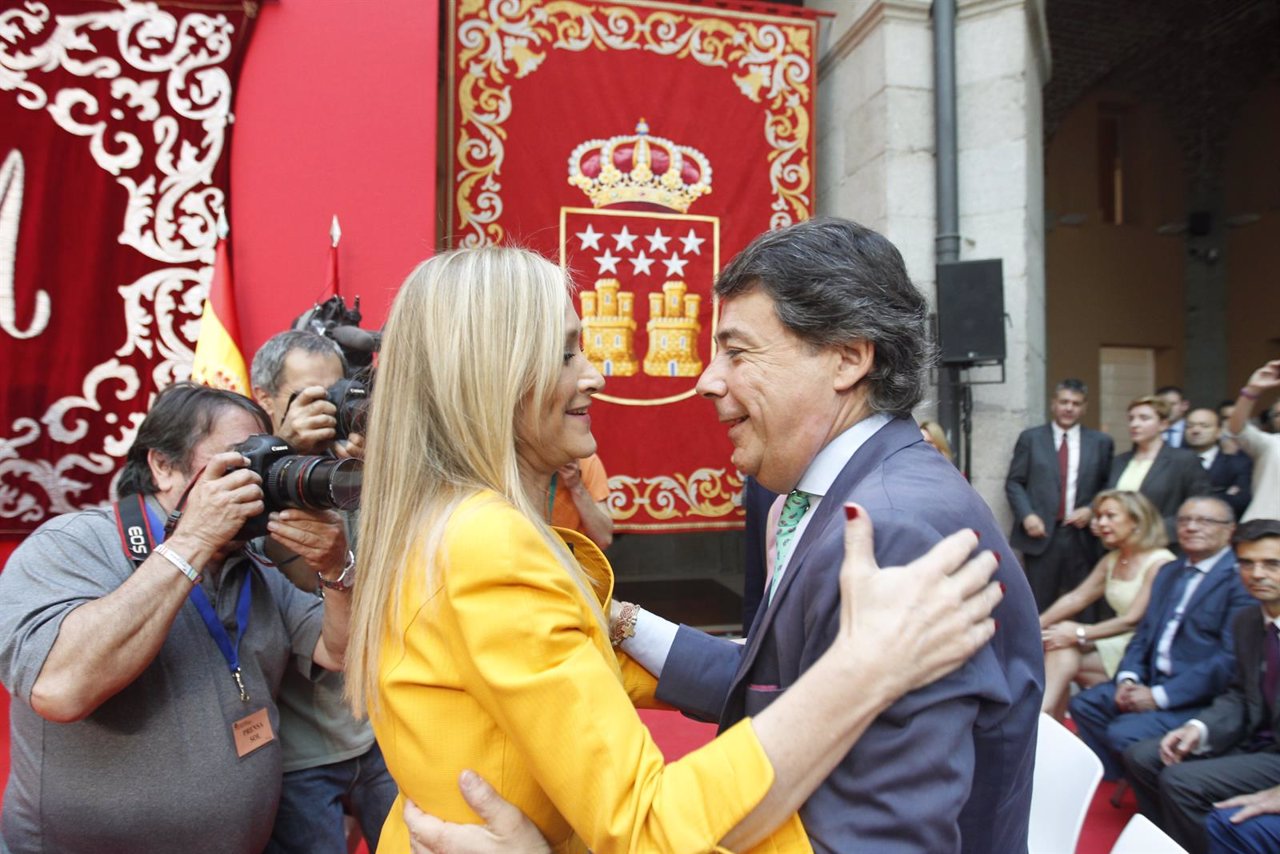 Cristina Cifuentes e Ignacio González en la toma de posesión